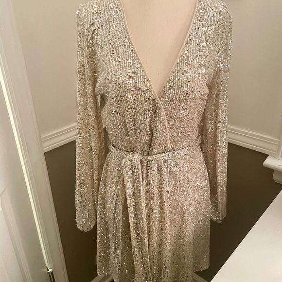 Barton ❤️ Sequins Belissa A-Line Wrap Mini Dress - Picture 4 of 12